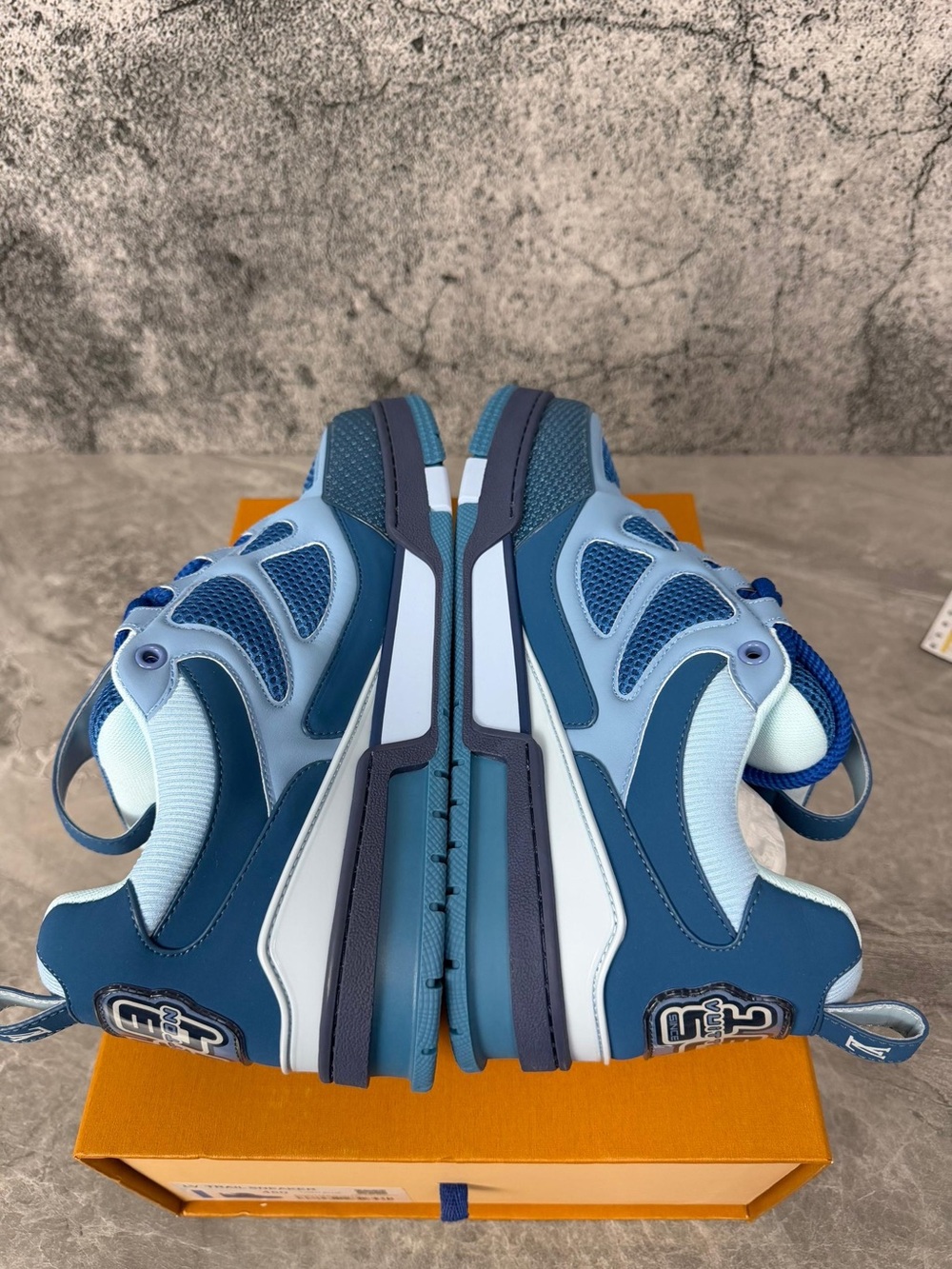 Louis Vuitton stake blue sneakers - Picture 2 of 8